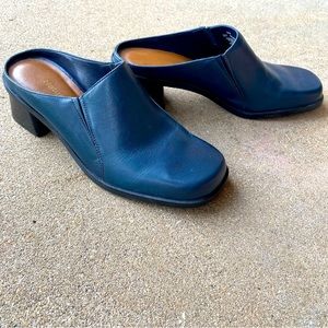 EUC Naturalizer navy leather heeled mules, sz 6M